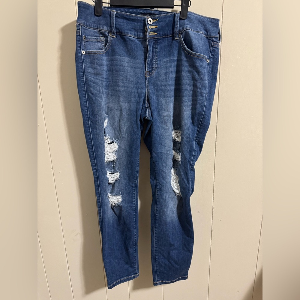 Torrid Blue Distressed Boyfriend Jeans 16s 1x short length stretch